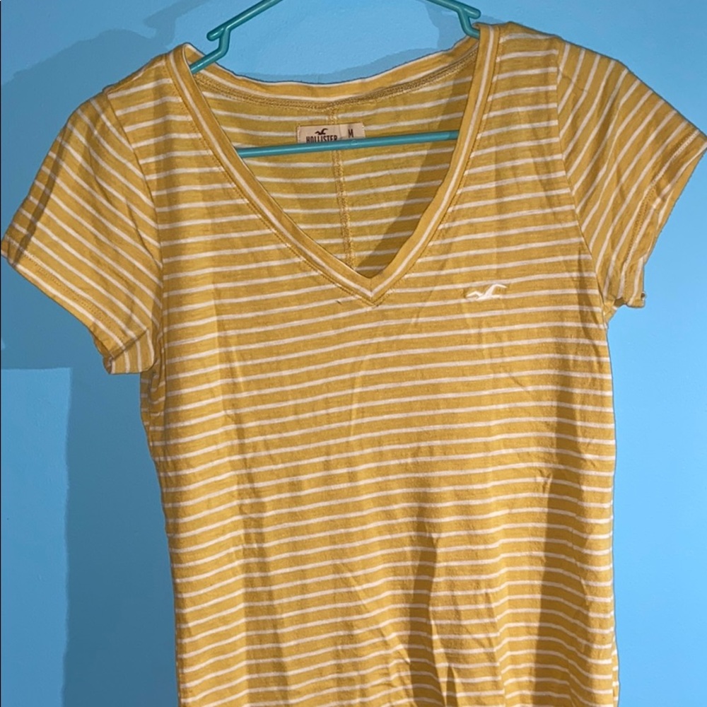 Hollister yellow Tshirt